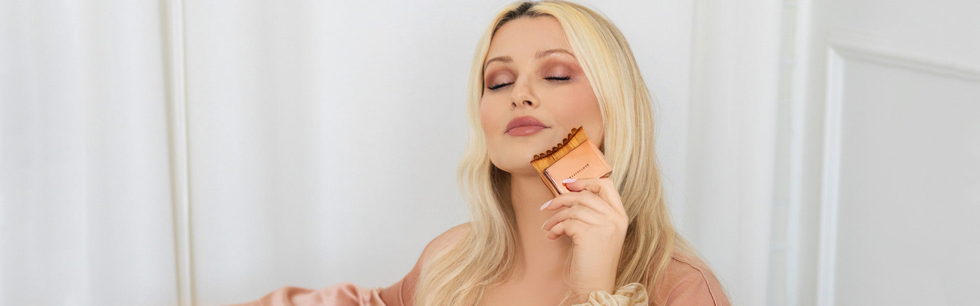 Szczotka do drenażu limfatycznego twarzy - bestseller marki CRYSTALLOVE | Contour Face Brush