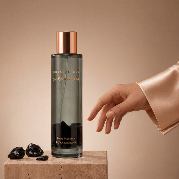CRYSTALLOVE Sandalwood Oud & Black Obsidian mgiełka zapachowa do wnętrz 100 ml