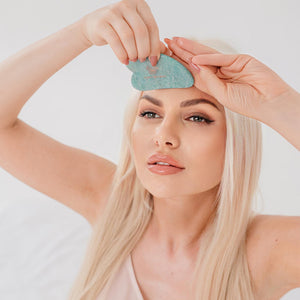 crystallove kamienie gua sha - kamień gua sha z amazonitu do masażu twarzy