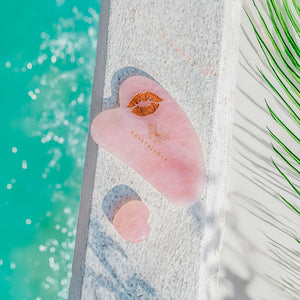 crystallove selflove gua sha z kwarcu różowego - pomysł na prezent