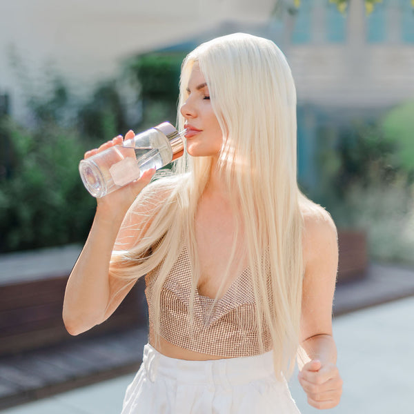 crystallove szklana butelka na wodę z kwarcem różowym i słomką - energetyzowanie wody
