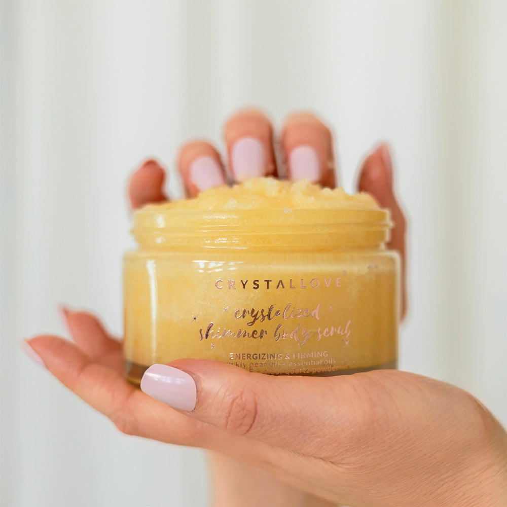 Peeling do ciała z kryształem górskim i bergamotką CRYSTALLOVE w szklanym słoiczku