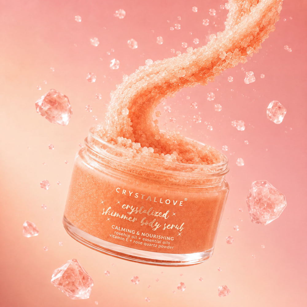Peeling do ciała z kwarcem różowym i różą CRYSTALLOVE w szklanym opakowaniu