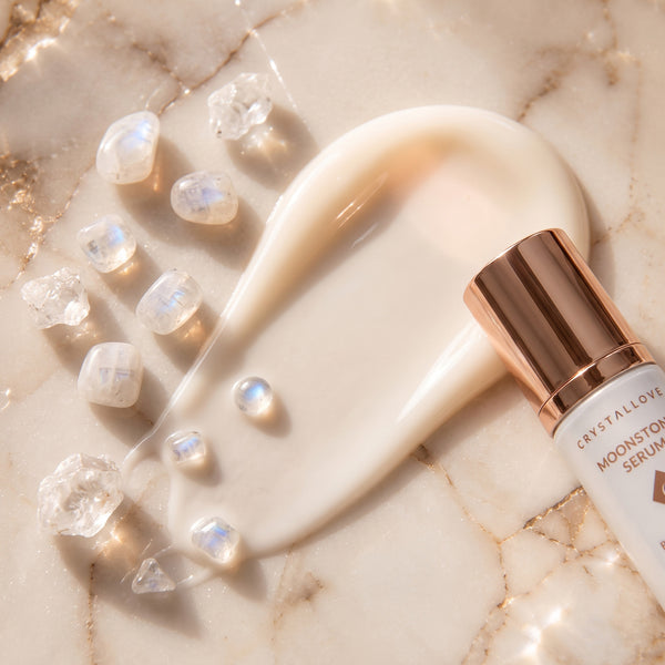 Serum do twarzy z kamieniem księżycowym o luksusowej, mlecznej konsystencji | CRYSTALLOVE