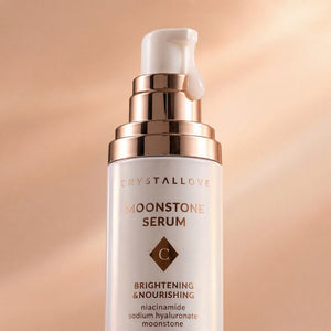 Rozjaśniająco-odżywcze serum do twarzy CRYSTALLOVE z niacynamidem, kwasem hialuronowym i kamieniem księżycowym