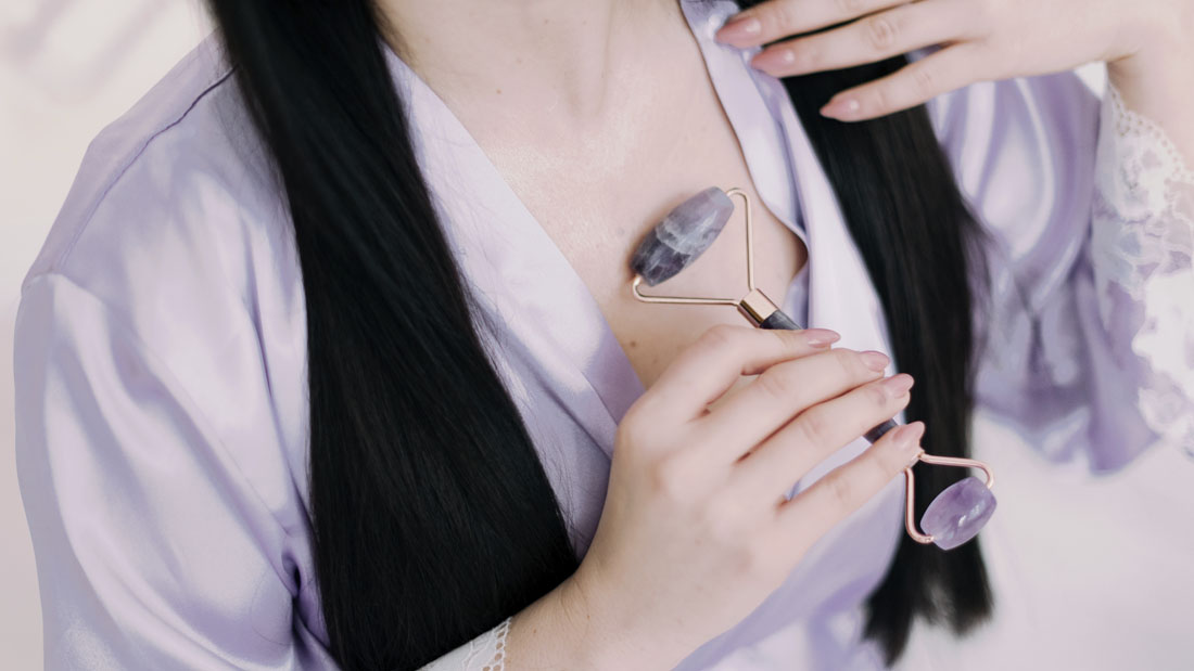 CRYSTALLOVE roller do masażu twarzy z ametystem – naturalna pielęgnacja i relaks