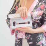 crystallove roller do masażu twarzy z ametystu - pomysł na prezent