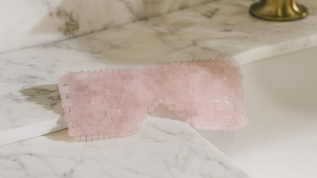 Maska na twarz z kwarcu różowego CRYSTALLOVE – rytuał domowego spa
