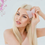crystallove płytka do masażu twarzy gua sha z kwarcu różowego - motylek