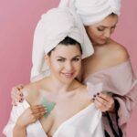 crystallove płytka motylek do masażu twarzy gua sha z kwarcu różowego - butterfly gua sha