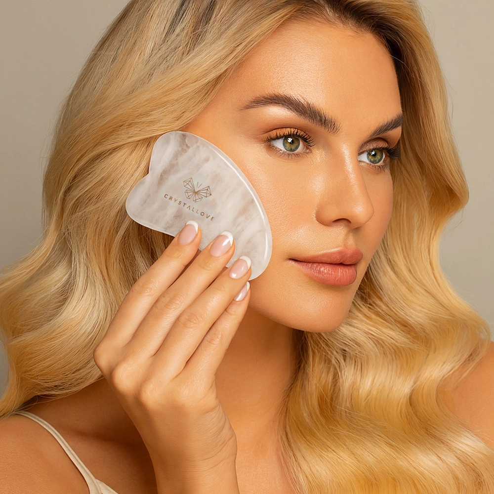 masaż twarzy gua sha kamienna płytka CRYSTALLOVE