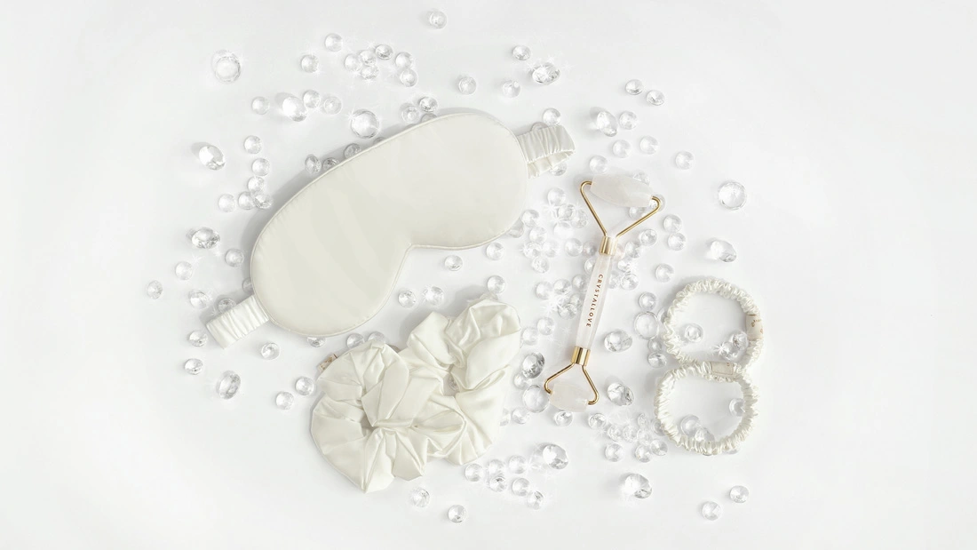 Jedwabna opaska na oczy Cloud Dancer CRYSTALLOVE w eleganckim opakowaniu