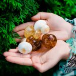 crystallove grzybek do masażu twarzy z bursztynu - amber massager