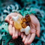 crystallove grzybek do masażu twarzy z bursztynu mlecznego