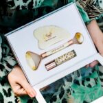 crystallove milky amber beauty set roller do twarzy z bursztynu mlecznego - płytka gua sha z bursztynu - buteleczka roll-on