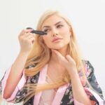crystallove masażer gua sha pod oczy z czarnego obsydianu łyżeczka