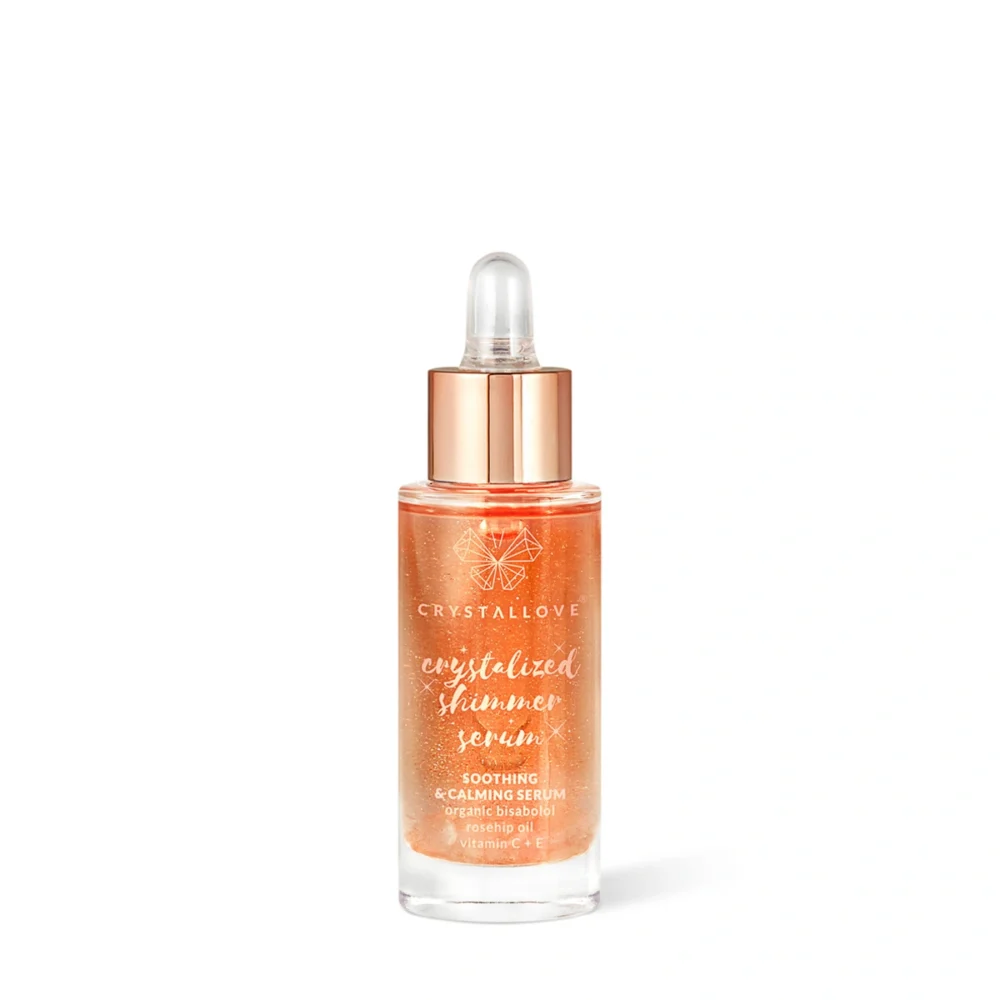 Serum do twarzy z kwarcem różowym CRYSTALLOVE w szklanej butelce na jasnym tle