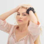 crystallove jedwabna gumka do włosów - silk scrunchie black