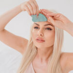 crystallove kamienie gua sha - kamień gua sha z amazonitu do masażu twarzy