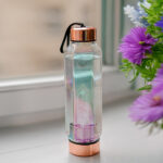 crystallove szklana butelka na wodę z kwarcem różowym - hexagon hologram 650ml