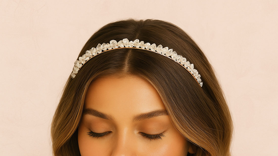 CRYSTALLOVE – elegancka stylizacja z kryształową opaską na włosy