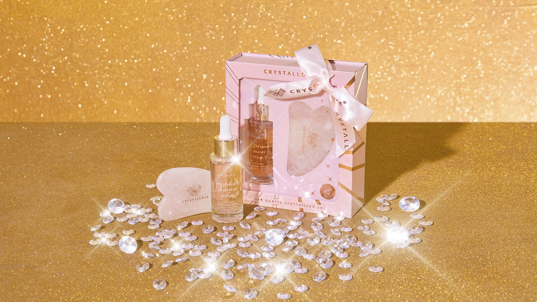 Zestaw prezentowy CRYSTALLOVE Rose Quartz Crystalized z gua sha i świecą z kwarcem różowym