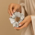 srebrna gumka do włosów z jedwabiu CRYSTALLOVE