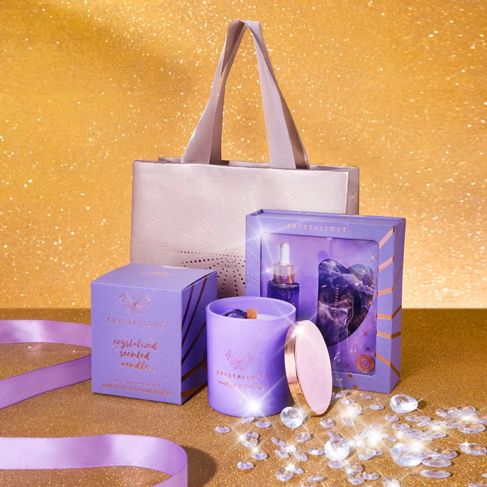 Zestaw prezentowy CRYSTALLOVE z ametystem: świeca sojowa lawenda oraz rytuał pielęgnacyjny Amethyst Harmony.