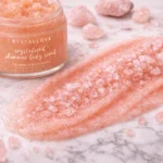 Peeling do ciała z pyłem z kwarcu różowego CRYSTALLOVE – naturalna pielęgnacja