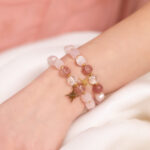 Bransoletka CRYSTALLOVE z kwarcem różowym i kryształem górskim – naturalna biżuteria z kamieni